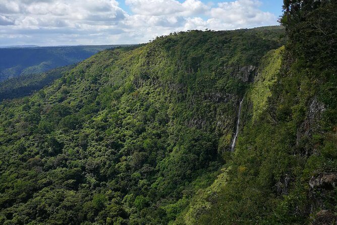 Mauritius Guided Southwest tour (Private) - Mare aux Vacoas Reservoir: A Quiet Pause Between Bigger Stops