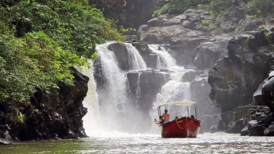 Mauritius: Ile aux Cerf Catamaran w/Waterfall Visit & Lunch - Ile aux Cerfs Island: Beaches and Optional Thrills