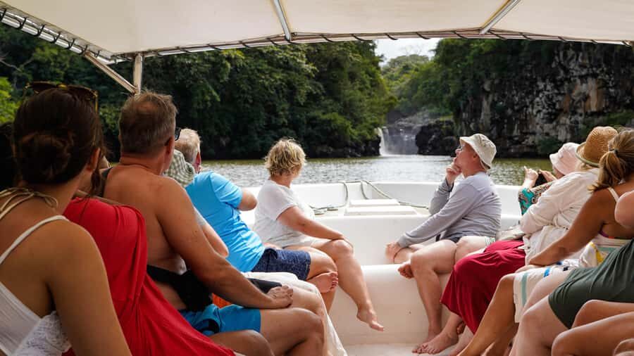 Mauritius: Ile aux Cerfs Boat Tour with BBQ Lunch and Drinks - Îlot Margenie BBQ: lunch on the beach with drinks you don’t have to buy