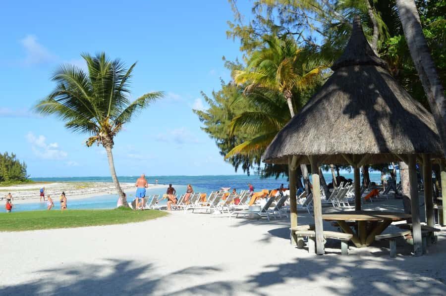 Mauritius: Ile aux Cerfs Boat Tour with BBQ Lunch and Drinks - Group size, pickup timing, and how to keep the day smooth