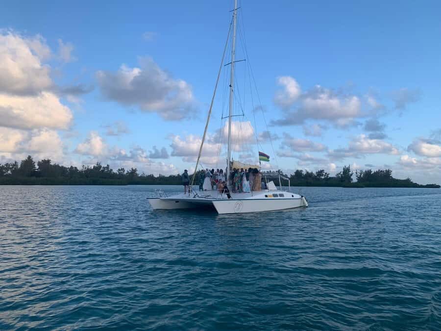 Mauritius: Ile Aux Cerfs catamaran cruise Lunch with BBQ - Key highlights worth circling on your map
