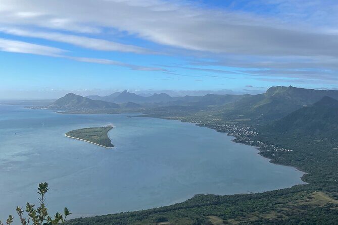 Mauritius: Le Morne: Intimate Hike Away from the Crowd - Vanessa’s guiding style: safety first, but also personal