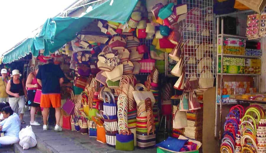 Mauritius: North Tour with Tea Tasting & Oceanarium Visit - Caudan Waterfront: a comfortable pause with shopping and sea-breeze time
