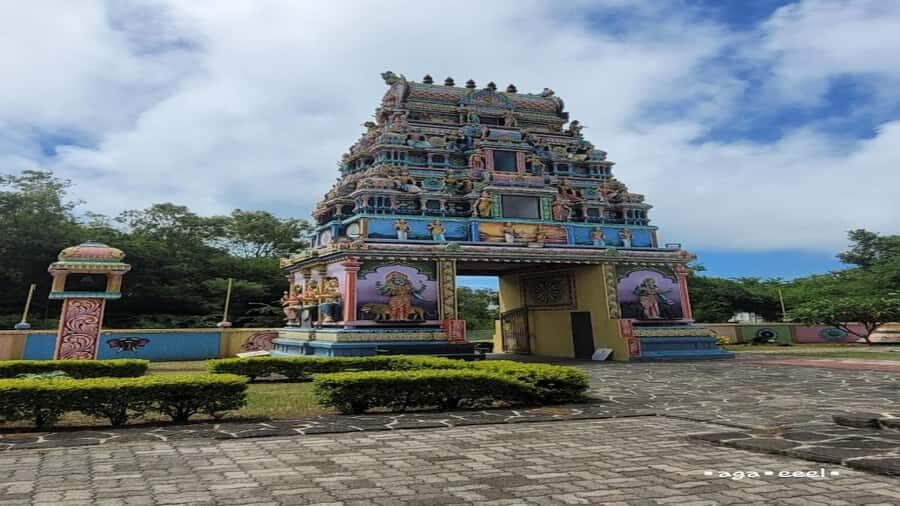 Mauritius: Northern Tour w/Port Louis Market, Temple & Beach - Grand Baie Bazaar and Cap Malheureux: shopping streets, then the iconic church