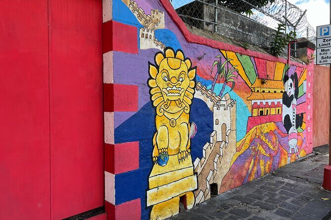 Mauritius: Port Louis Street Food City Tour - Stop 5: Les Jardins de la Compagnie—banyan trees, statues, and a safety note