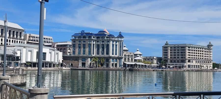 Mauritius: Private Full-Day North Tours - Caudan Waterfront and Umbrella Street: souvenirs with ocean air