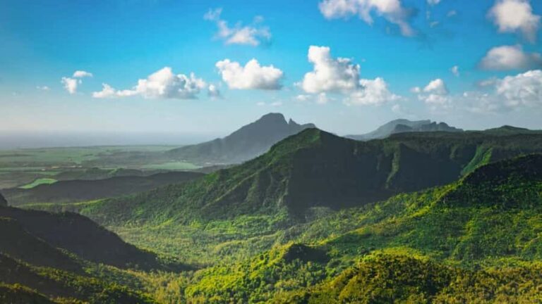 Mauritius: Private Full-Day South Mauritius Tour - Trou aux Cerfs: a calm start with big island views