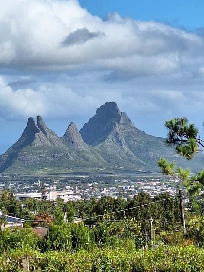 Mauritius: Private South Day Tour with Hotel Transfer - Valle Advenature Park and the 23 Colored Earths: when the colors look fake