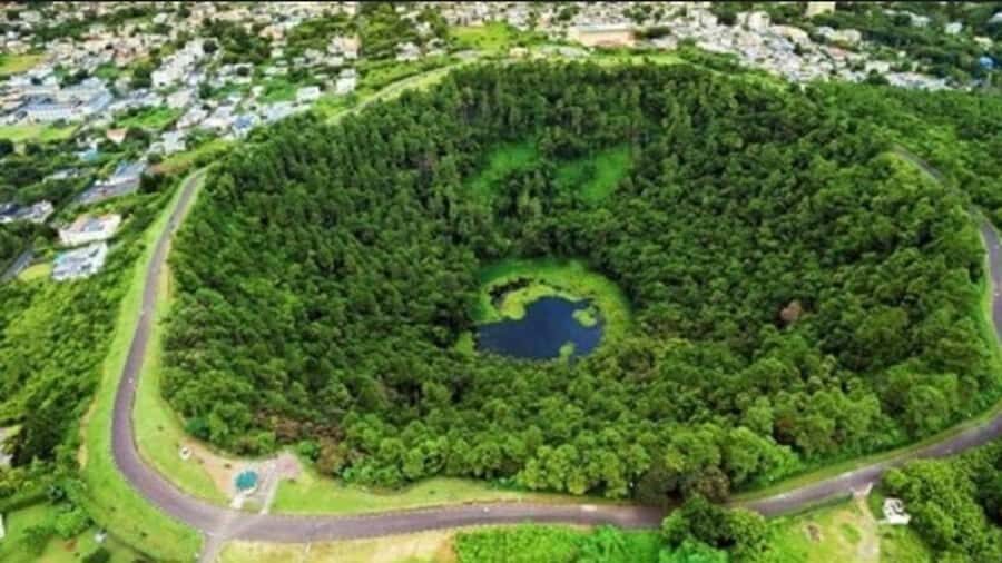 Mauritius: private southwest tour - Trou aux Cerfs crater: dormant volcano, forest, and a 360-degree view