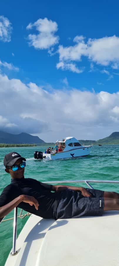 Mauritius: Snorkel and Swim with Dolphins on Speedboat Tour - Light drinks and the two-hour rhythm