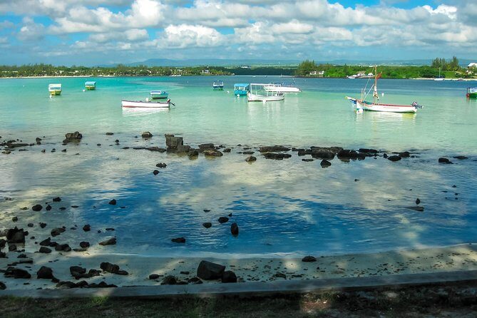 Mauritius South Tour Including Blue Bay Glass Bottom Boat & Snorkelling - Gris Gris Beach: big waves, cliffs, and La Roche qui Pleure