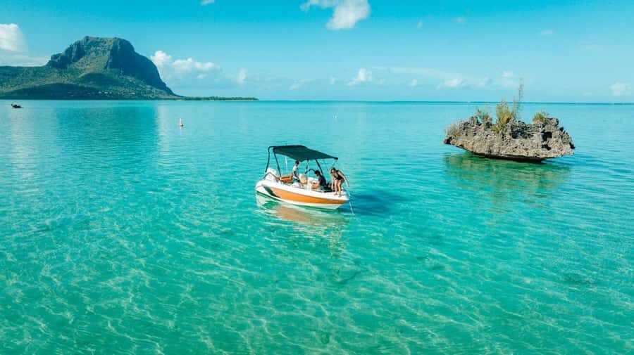 Mauritius: Swim with Dolphins Full-Day with Lunch/Drinks - Return to La Preneuse by 14:30: Done, Not Dragged Out