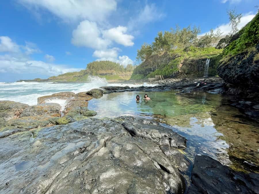 Mauritius: The Wild South Hiking Tour with a Guide - La Roche Qui Pleure and the Weeping Rock effect