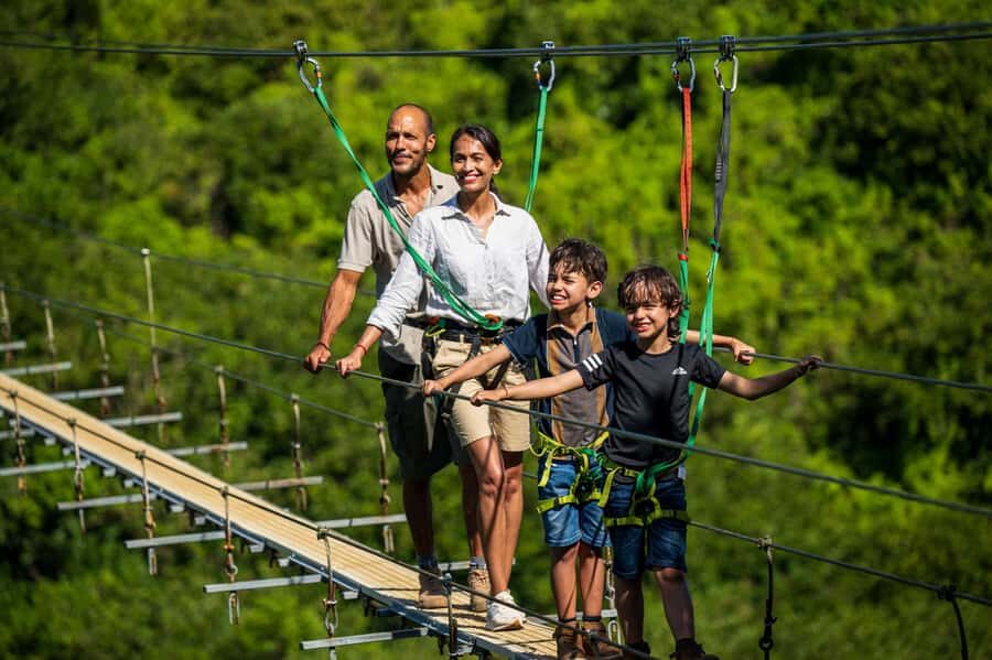 Mauritius: Vallé Advenature Park, Nepalese Bridge - Nepalese Bridge: 350 Meters of Suspension Nerves in Mauritius