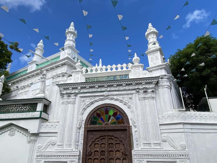 Port Louis: Private Guided Tour and Street Food Tasting - Private air-conditioned car and a guide who keeps the day on track