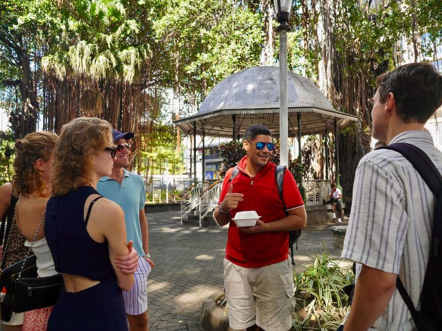 Port Louis: Street Eats and City Highlights Walking Tour - Jummah Masjid: a short guided look with real context