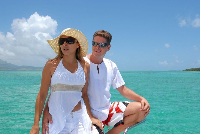 Private Charter Full Day Cruise: Île aux Cerfs - Île aux Cerfs: beach time, swimming, and optional parasailing