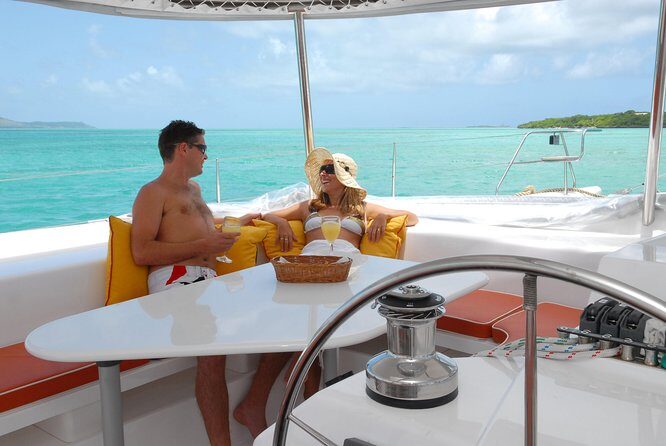 Private Charter Full Day Cruise: Île aux Cerfs - Wildlife on the move: dolphins, monkeys, and giant bats