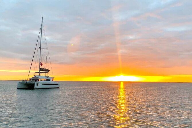 Private Exclusive Sundowner catamaran with Dinner & Transfer - The included drinks and canapés: what the onboard experience is really like