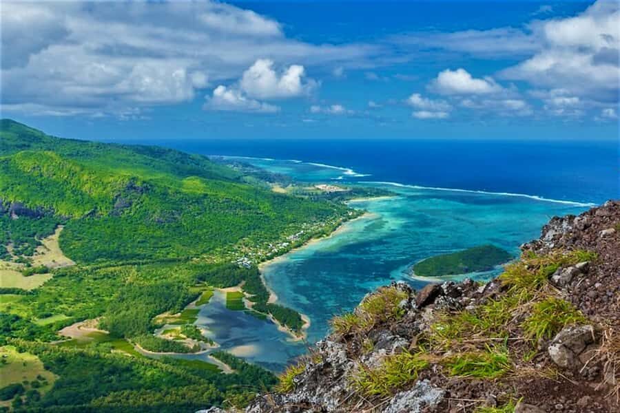 Private Hiking le Morne Mountain & Lunch at Ilot Fourneau - Who this tour suits best