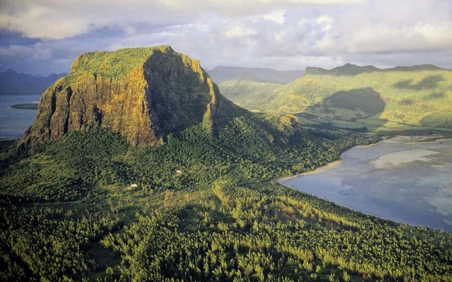 PRIVATE LeMorne Mountain Picturesque Hike-UNESCO Recognised - Chamarel and the Pause Moments on the Ridge