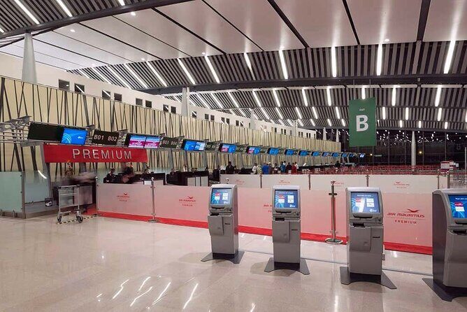 Private Transfer - Standard Vehicle - Departure transfer: confirmed pickup with your flight number