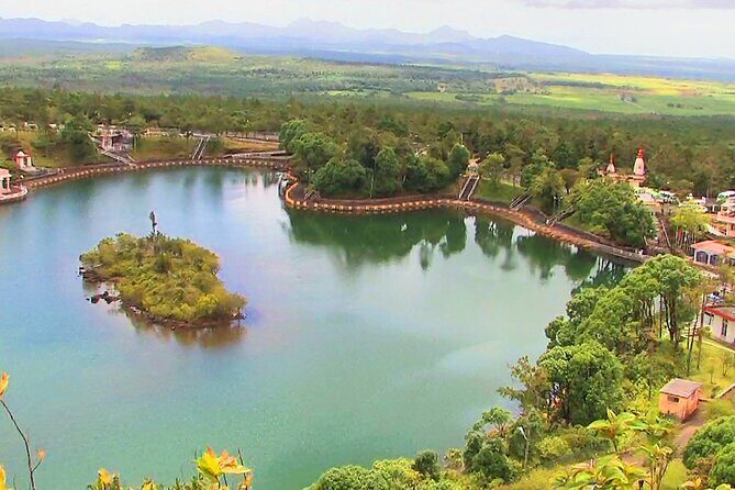 Southern Tales: Full-day incl Crocodile Park & 23 Colored Earth - Gris-Gris sea cliffs: wave energy from high ground