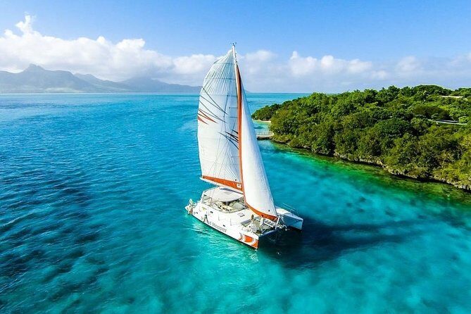 Spectacular Catamaran trip to Ile Aux Cerf with Lunch & Transfer - Quick snapshot of what makes it worth your time