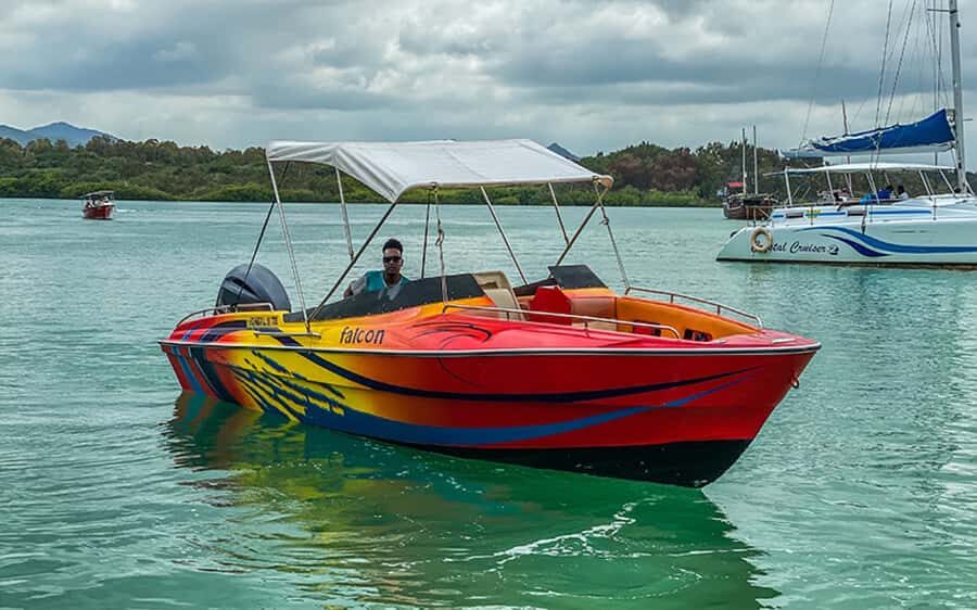 Speed boat to Ile aux Cerfs: Full day incl Lunch & Transfer - From Your Hotel to Trou D’eau Douce: the smooth start