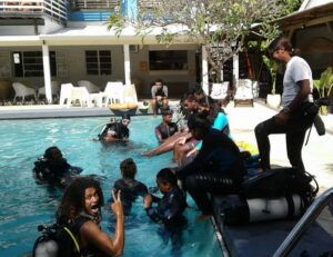 Tamarin Bay: Beginners Scuba Diving Experience - The 3-hour schedule: from medical forms to your first underwater breathing
