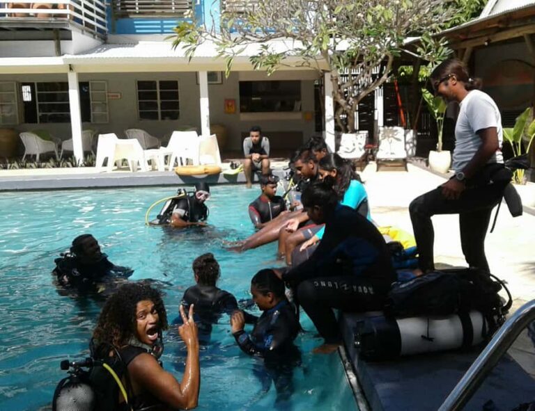 Tamarin Bay: Beginners Scuba Diving Experience - The 3-hour schedule: from medical forms to your first underwater breathing
