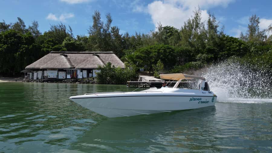Trou d'Eau Douce: 5 Islands Tour with Snorkeling and BBQ - Speedboat pacing: how the 5 islands fit into 5 hours