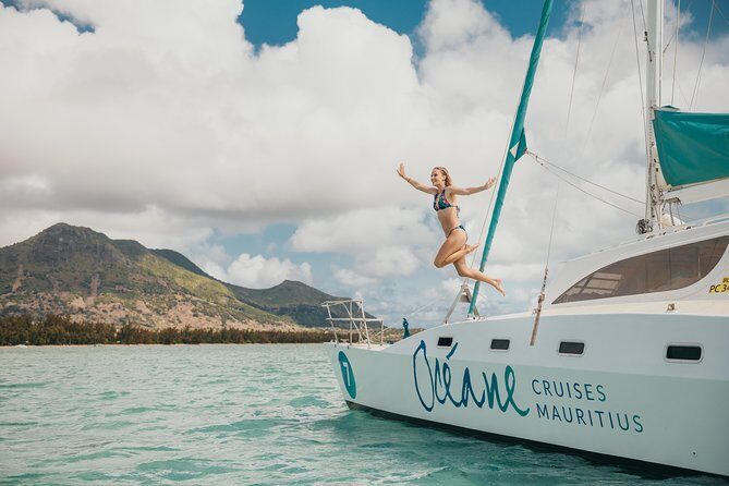 WEST Shared Cruise : OCÉANE Full Day Catamaran Ile aux Bénitiers - Black River snorkeling in clear lagoon water