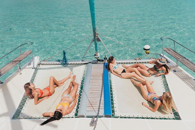 WEST Shared Cruise : OCÉANE Full Day Catamaran Ile aux Bénitiers - Food, drinks, and the crew vibe on Oceane Cruises