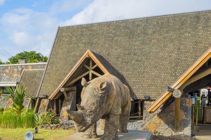 Wild South West Tour : SAFARI & TULAWAKA CASELA PARK & LE MORNE - Trou aux Cerfs: A Dormant Volcano Stop That Explains Mauritius