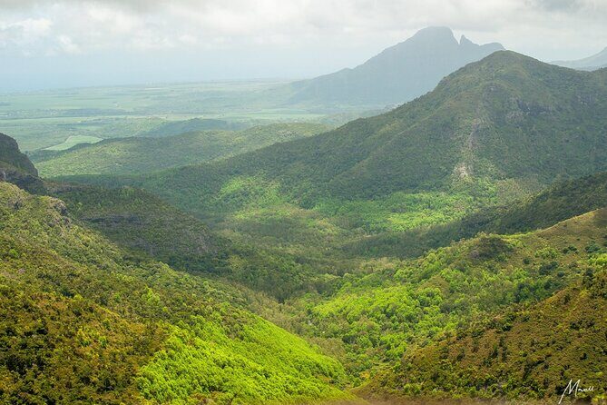 Wild South West Tour : SAFARI & TULAWAKA CASELA PARK & LE MORNE - Flic en Flac: The Beach Photo Finish